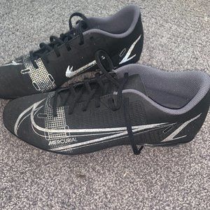 Nike Basic Black cleat, size 9